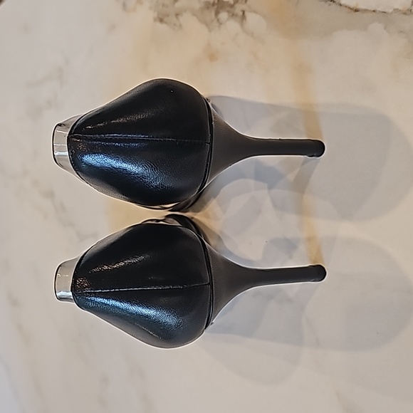 BCBG Generation pumps 6.5 - Picture 3 of 6